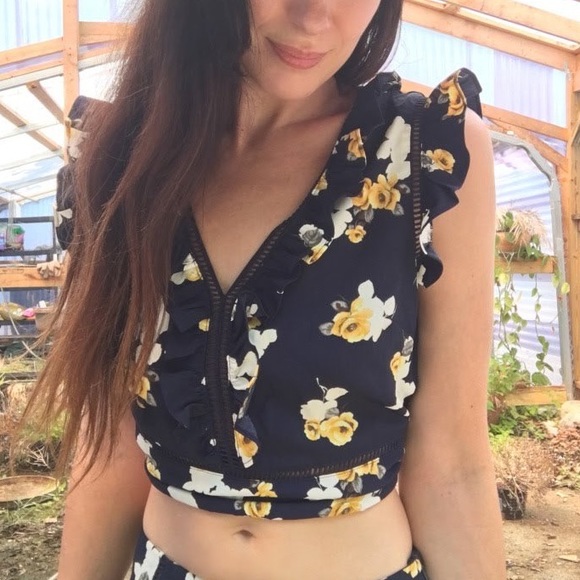 J.O.A. Tops - NWT JOA Sleeveless Open Back Floral Blue/Yellow